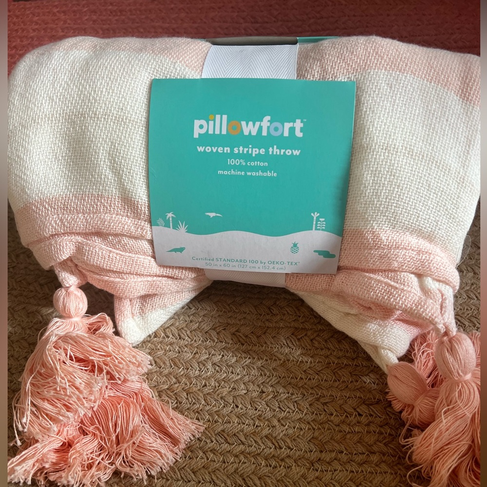BRAND NEW Pillowfort woven stripped throw